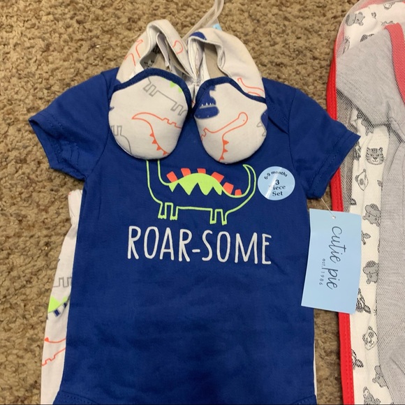 Baby Boys Outfit Lot 6-9 MOS Bundle Baby Shower Clothes Lot matching sets - Picture 6 of 6